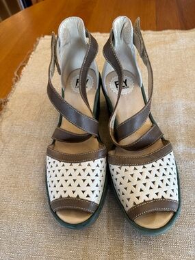 EUC Fly London Wedge Sandal Size Euro Size 40